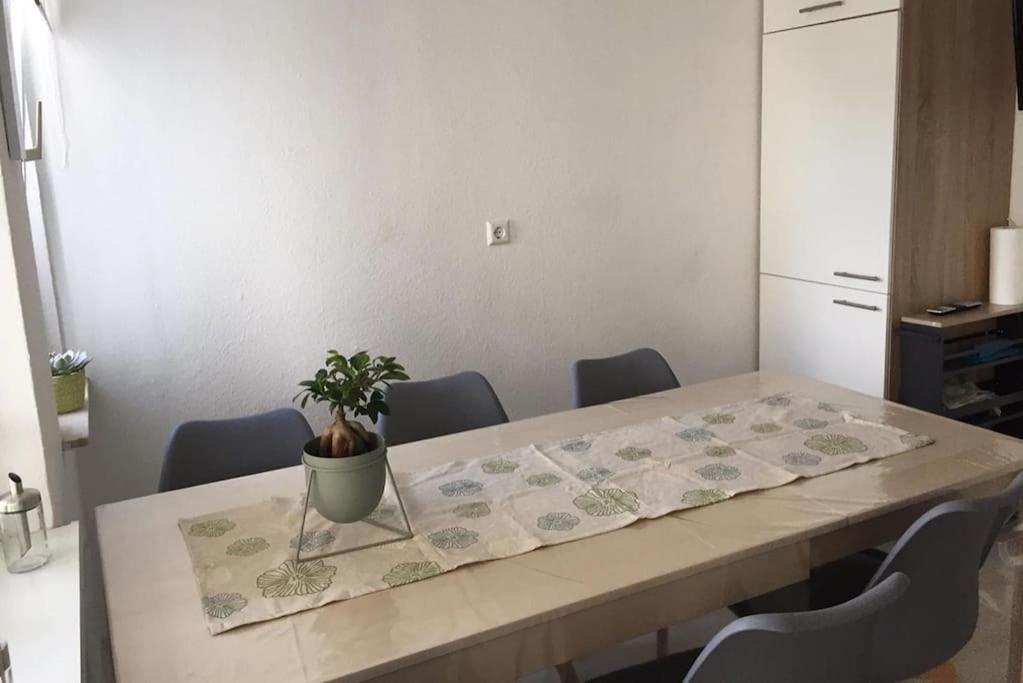 22B Grosse Wohnung Mit Balkon, Smarttv Und Wlan Korb Екстер'єр фото